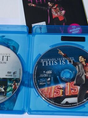 Michael Jackson's This Is It Blu-ray Plus Bonus Disk/DVD Photo Collection